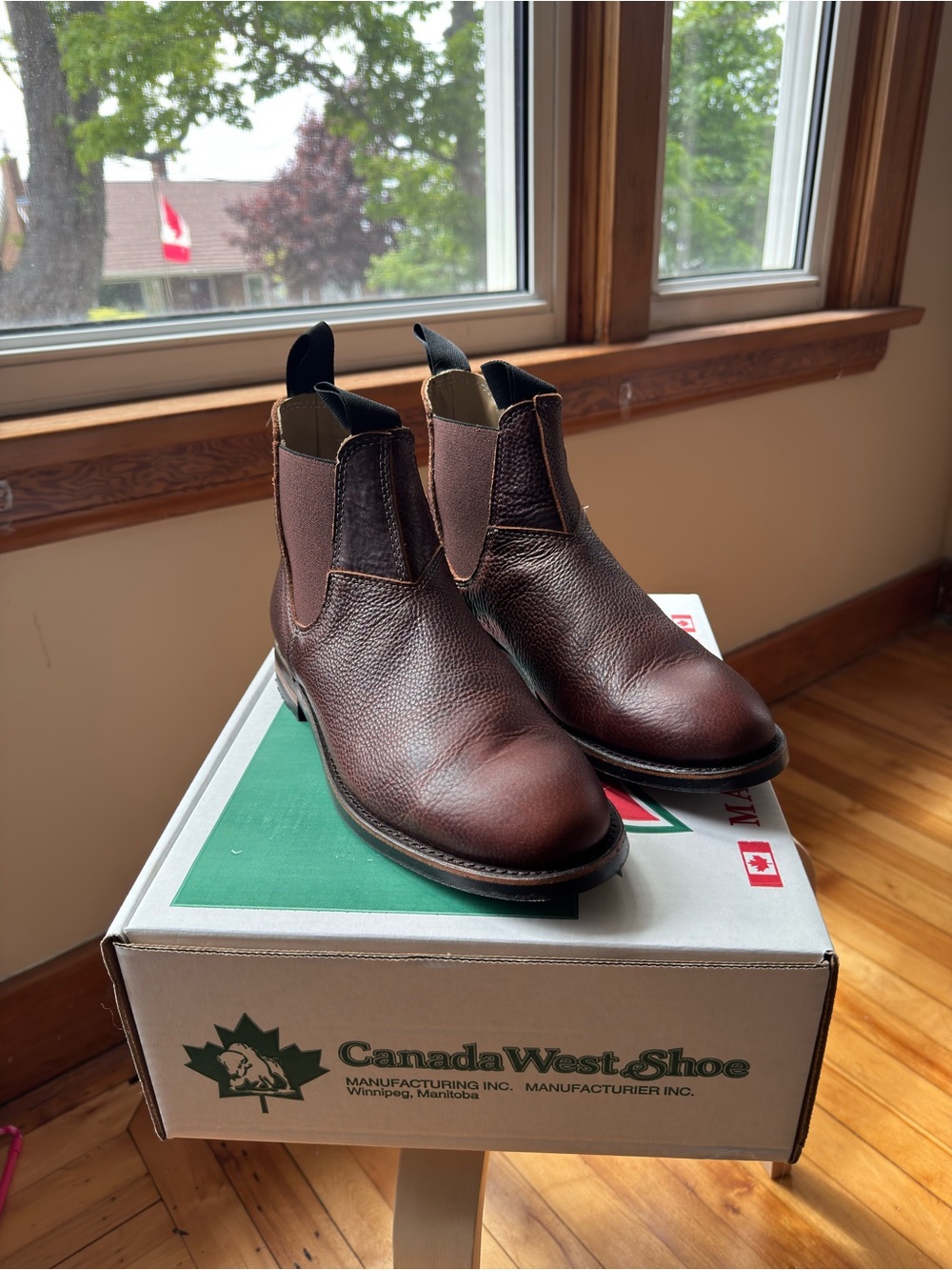 BNIB! Canada West Romeo Chelsea Boots
